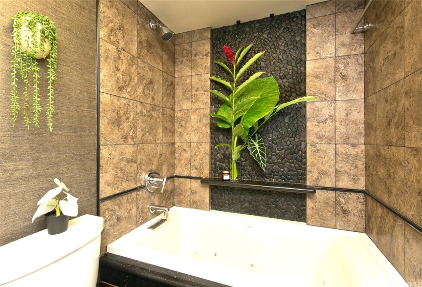 Pebble rock accent tile tub surround creates that perfect relaxation atmosphere.