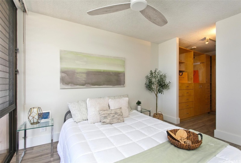 Large Master bedroom with ensuite bath and walk-in closet