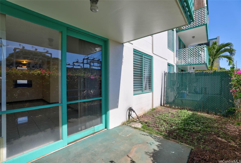 Fenced in yard & lanai area