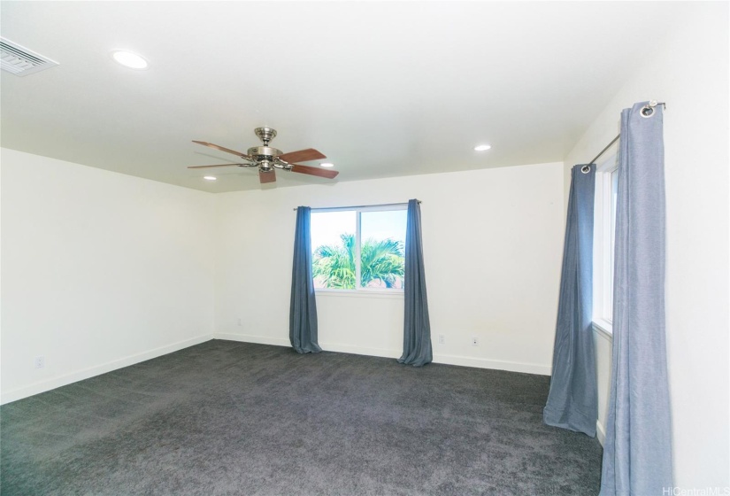 Oversized bedroom 3