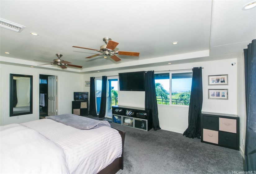 Masterbedroom with views