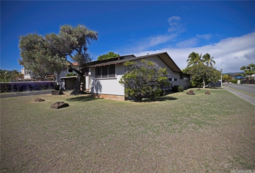 Front view of the house from the corner of Kolohala & Ulili St.
