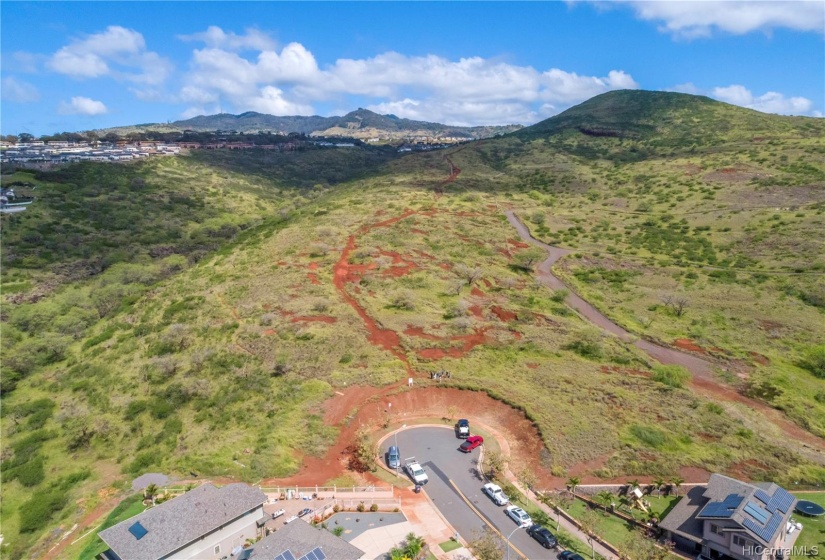 A view of Makakilo Bluffs from its access point at the end of Kulihi St cut-de-sac.