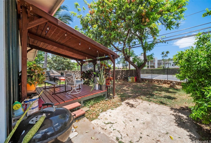 Enclosed outdoor living space with open lanai and deck!