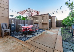 Front yard- all fenced in