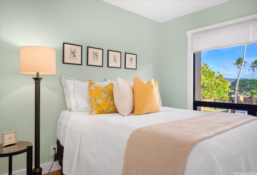 The guest bedroom features nice natural lighting and wonderful East Oahu cross breezes.