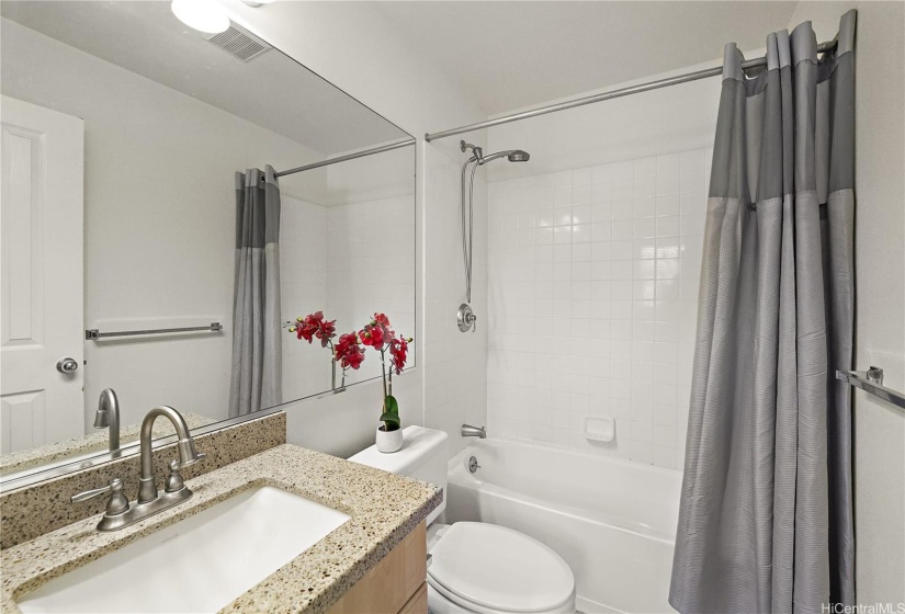 Full Bathroom in Studio