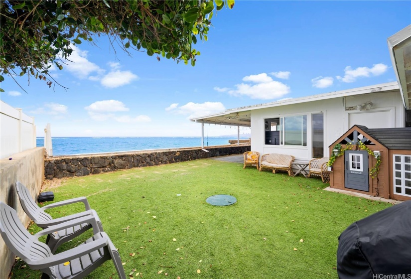 Entwine the outdoor lifestyle in your own private backyard oasis!