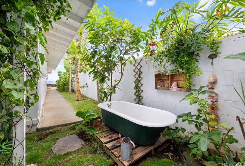 Perfect for unwinding after a long day, this private outdoor bathtub retreat allows you to soak in the beauty of coastal living!