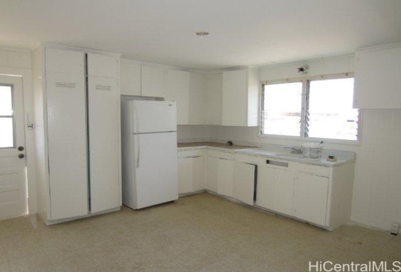 2 bedroom cottage - kitchen large enough for a dining room table and a back door to the left.  Lots of tradewinds blow through this house.