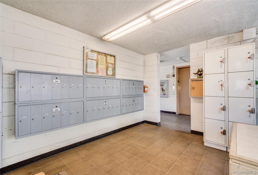 Mail boxes and package lockers conveniently located in lobby