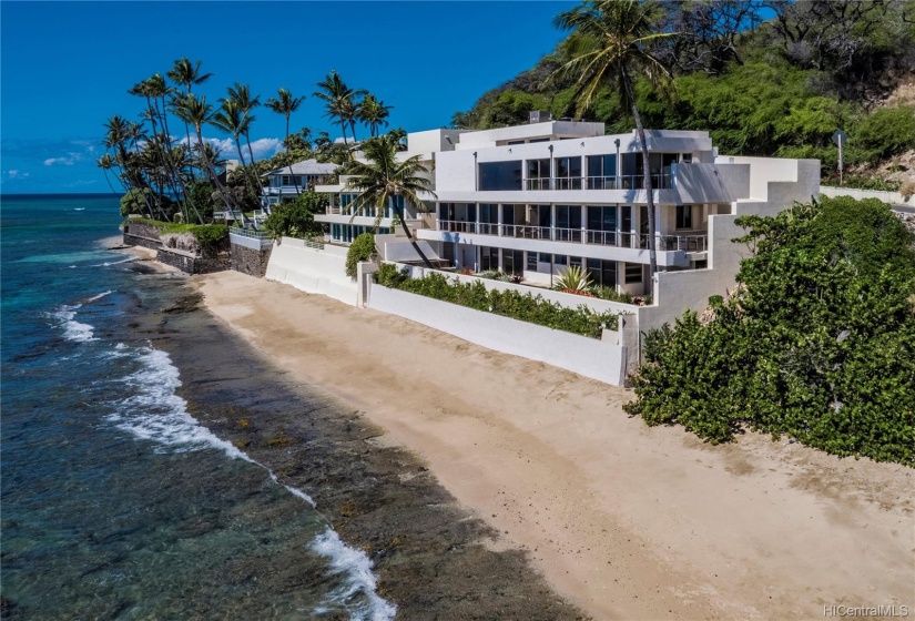 Boasts expansive sandy beach frontage of approximately 122 linear feet!