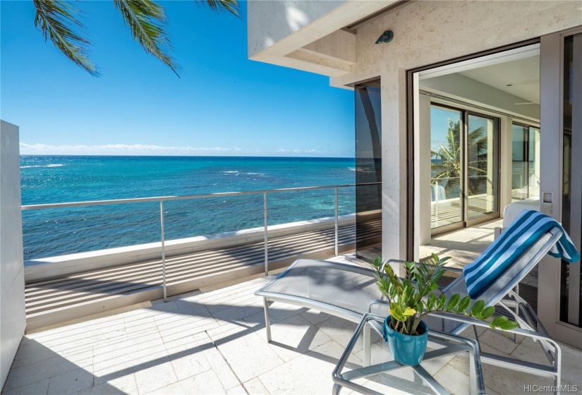 A generous open air lanai extends from the guest en-suite.