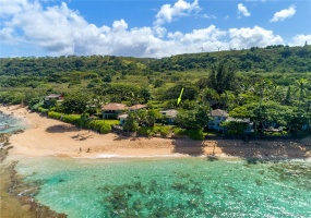 Stunning beachfront with sea wall and protective barrier reef. Frequented by movie stars, in the know locals and surfers that want light crowds.