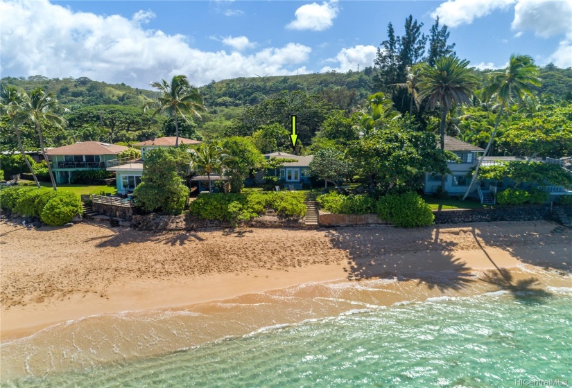 The house, beach, sea wall and turquoise ocean waiting for you!