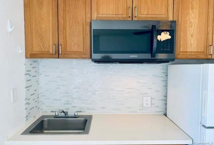 706B Kitchen with  new stone counter and back splash