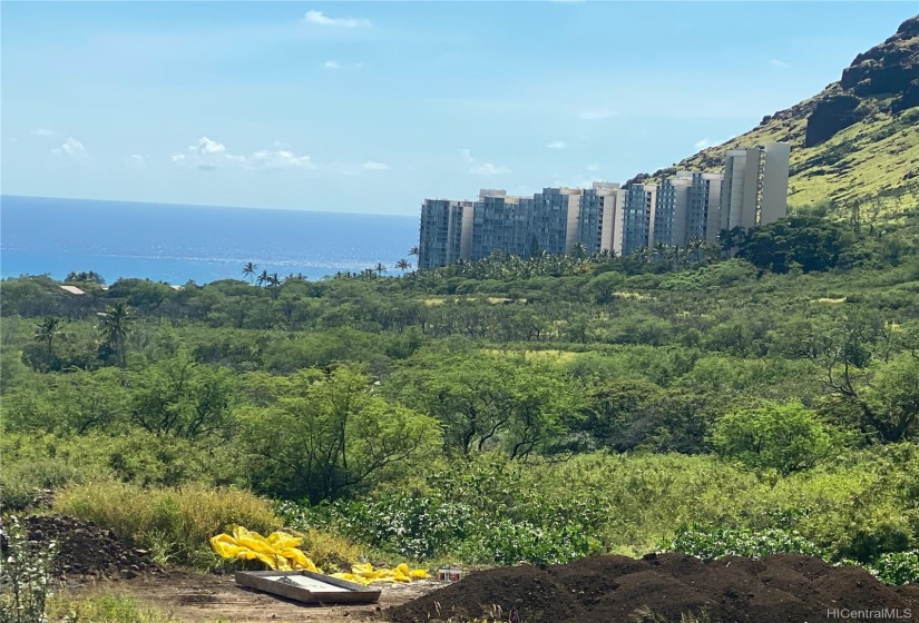 MAKAHA VALLEY TOWERS - WAIANAE MOUNTAIN RANGE-